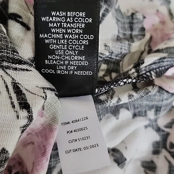 Torrid - Midi Swiss Dot Pleat Long Sleeve Dress in Brushstroke Multi Floral‌‌‌ - Picture 9 of 13